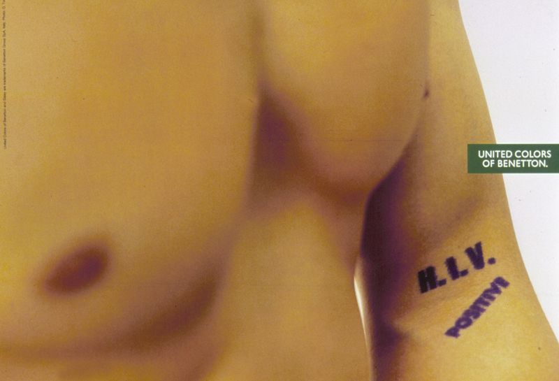 Publicité Benetton - HIV Positive - Oliviero Toscani - Tatouage HIV Positive sur le bras - 1993
