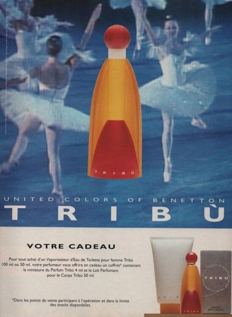 Publicité Benetton - Parfum - Tribu – Bouteille en gros plan devant des danseuses classiques - Cadeau d'une miniature - 1994 