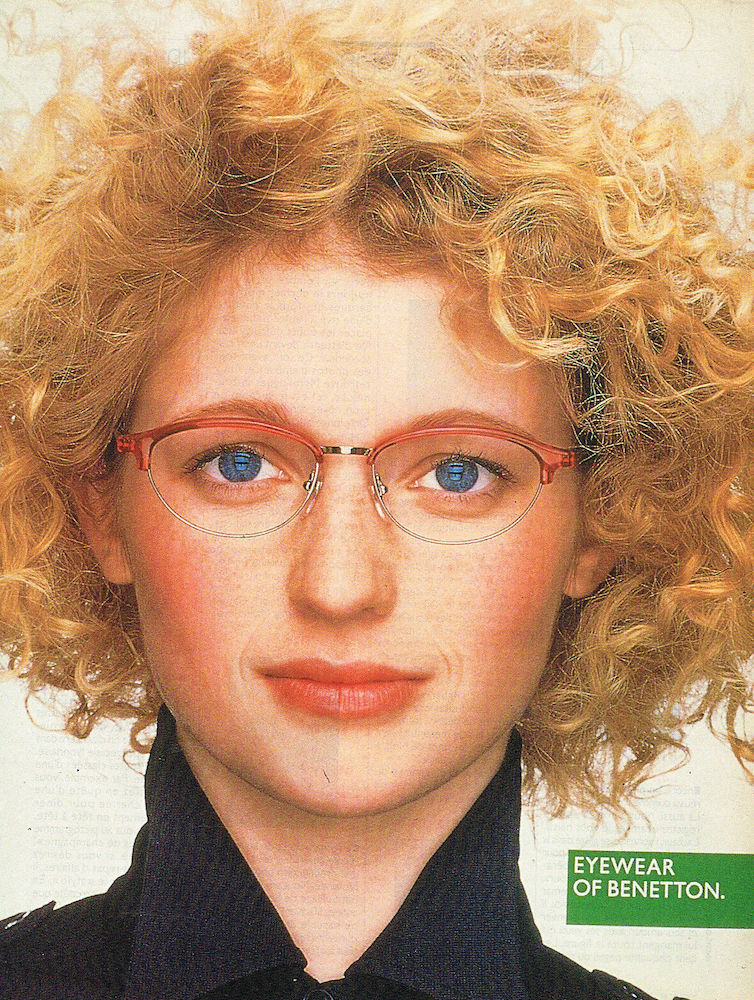 Publicité Benetton - Eyewear of Benetton - Femme blonde cheveux bouclés avec des lunettes - Oliviero Toscani - 1997
