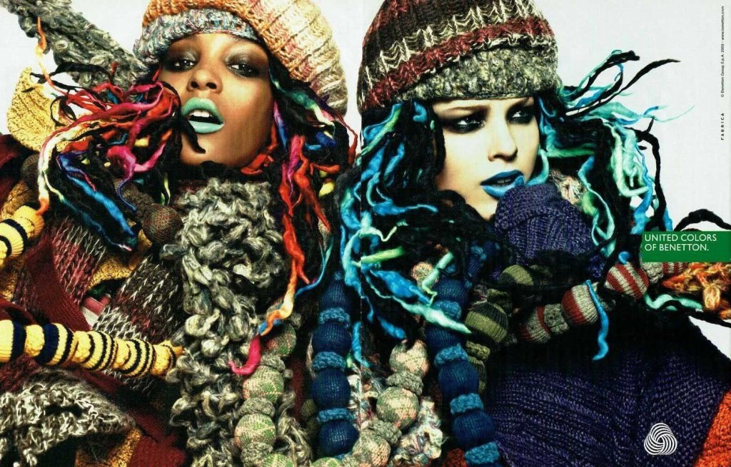 Publicité Benetton - United colors of Benetton - 2 femmes habillées tout en laine - 2008 - La Fabrica