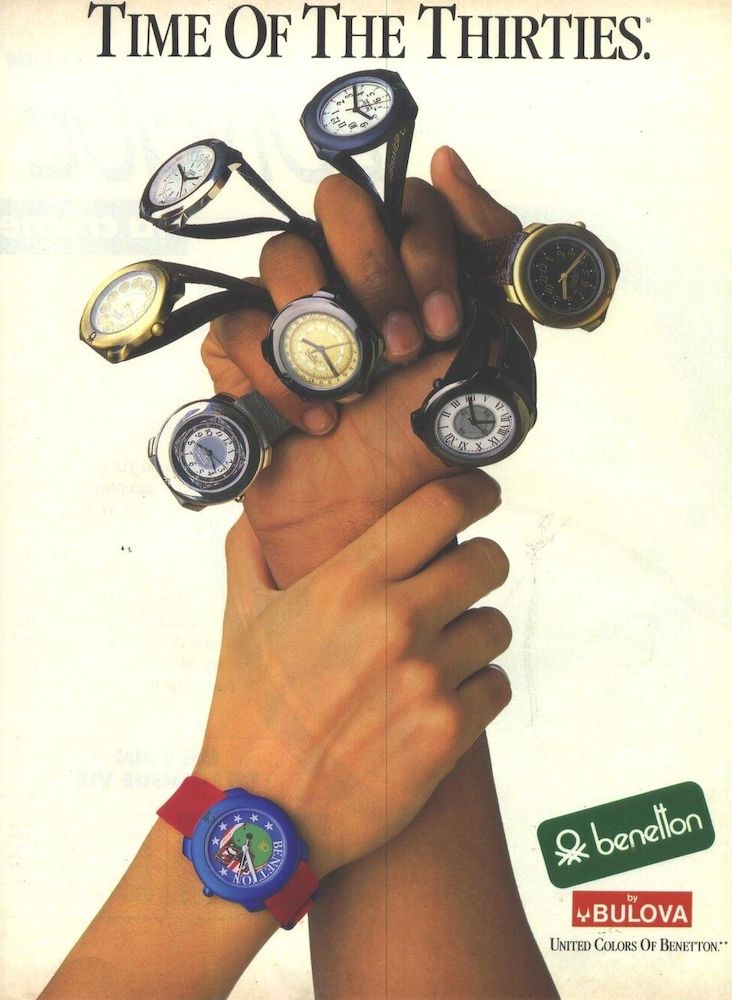 Publicité Benetton - Montres - Time of the thirties - Bulova - Main tenant une multitude de montres, elle même tenue par une autre main avec une montre bleue au poignet - 1988