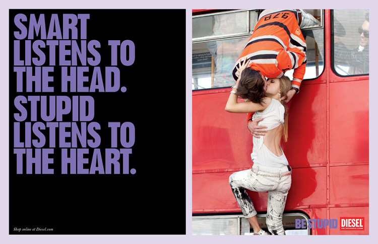 Publicité Diesel - Be stupid - Agence Anomaly - USA - 2012 - Smart Listens to the head. Stupid listens to the heart - Il l'embrasse en se penchant de la fenêtre d'un bus anglais