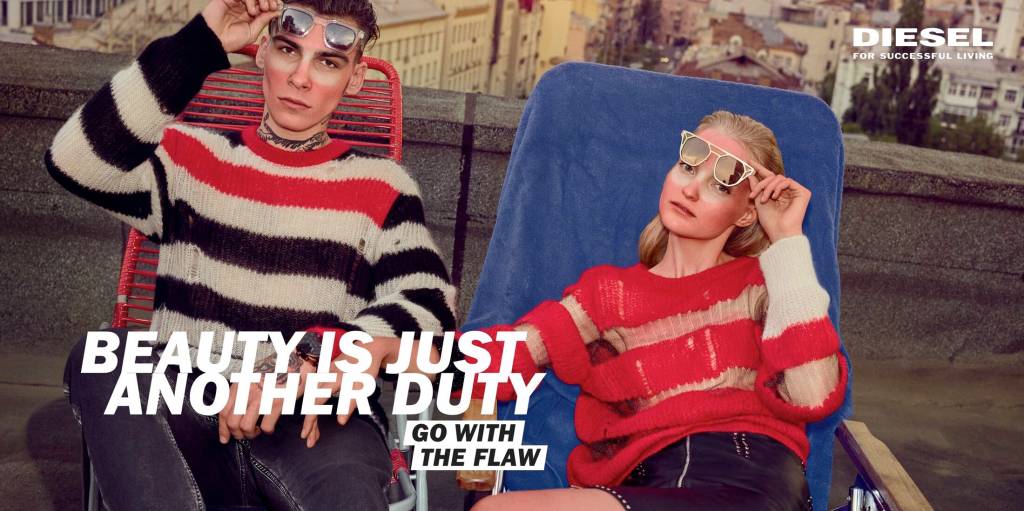 Publicité Diesel - Go with the flaw - Agence Publicis - Italie - 2018 - Beauty is just another duty - Jeunes sur un rooftop avec les marques de soleil de leurs lunettes.