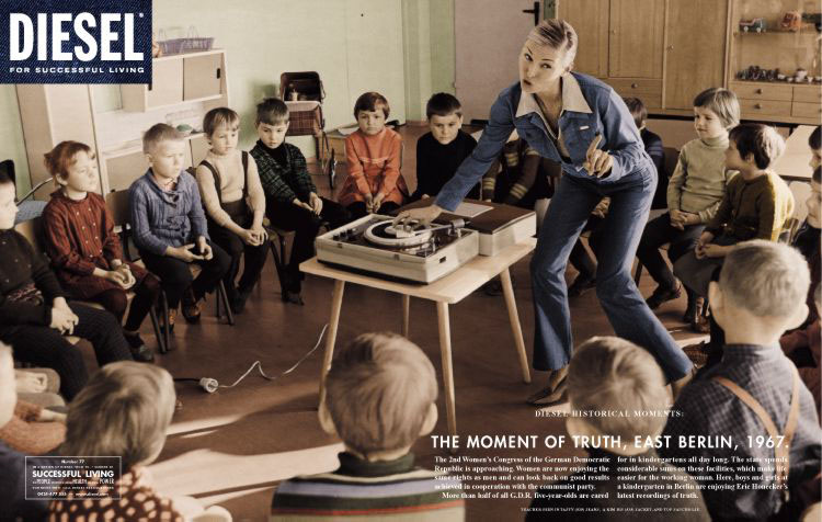 Publicité Diesel - Historical Moment - Agence Paradiset - Suède - 1997 - The moment of truth, Berlin-Est - 1967 - Maîtresse d'école avec une platine disque devant ses élèves