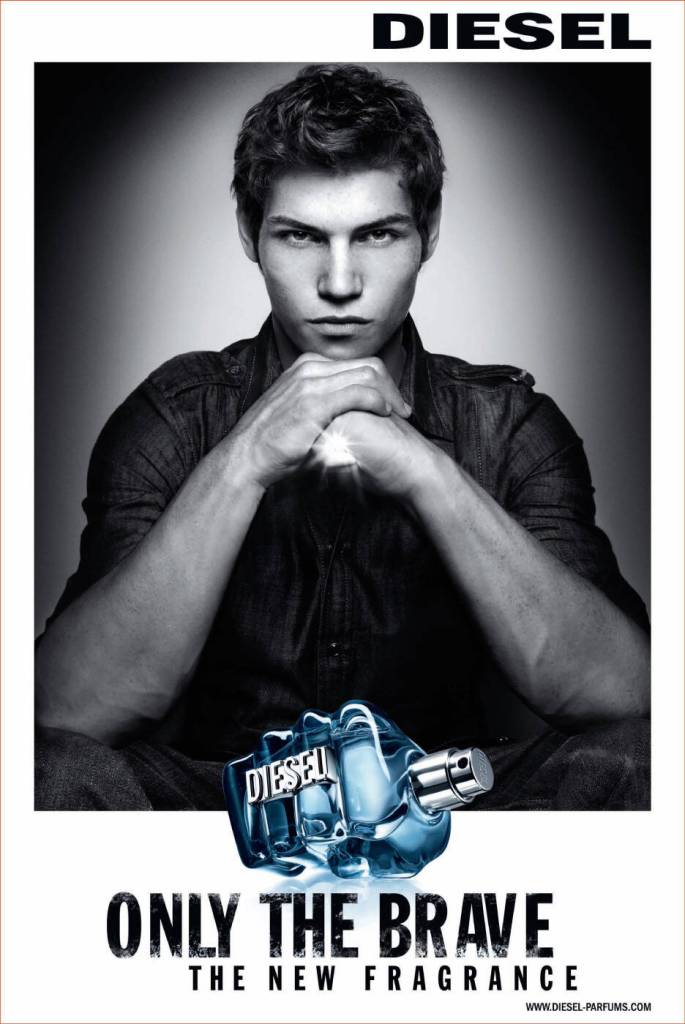 Publicité Diesel - Parfum - Only the brave - Agence Fred&Farid - France - 2009 - Photo noir et blanc du mannequin Sam