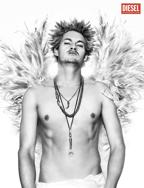Publicité Diesel - Heaven - Angels - 2006 - Ange de face torse nu