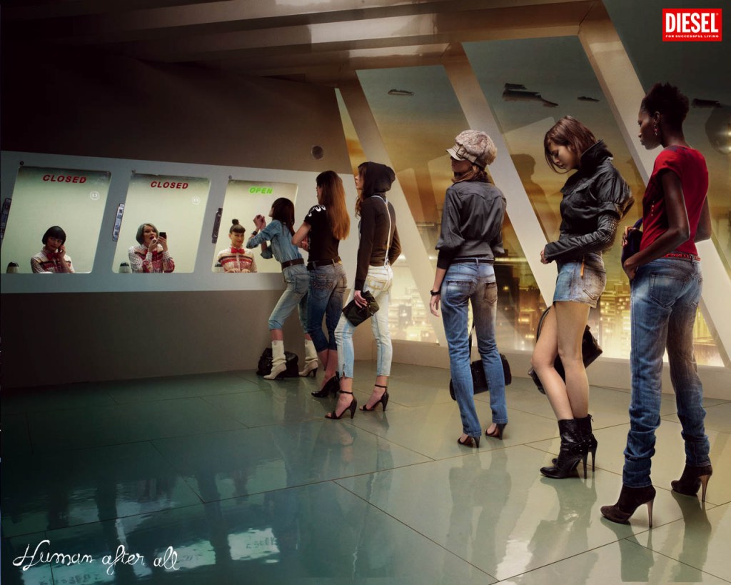 Publicité Diesel - Human after all - Agence Marcel - Paris - 2007 - Elles font la queue à un guichet