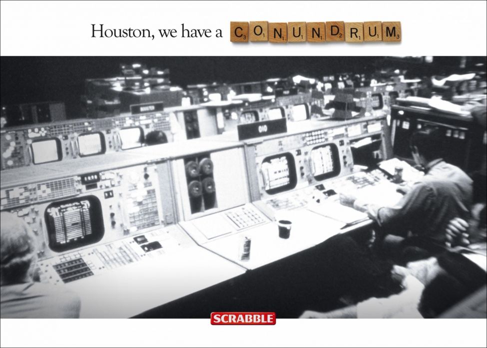Publicité Scrabble - Meilleur mot - Houston, we have a problem (conundrum) - Salle de contrôle fusée - Agence Ogilvy Costa Rica - 2012