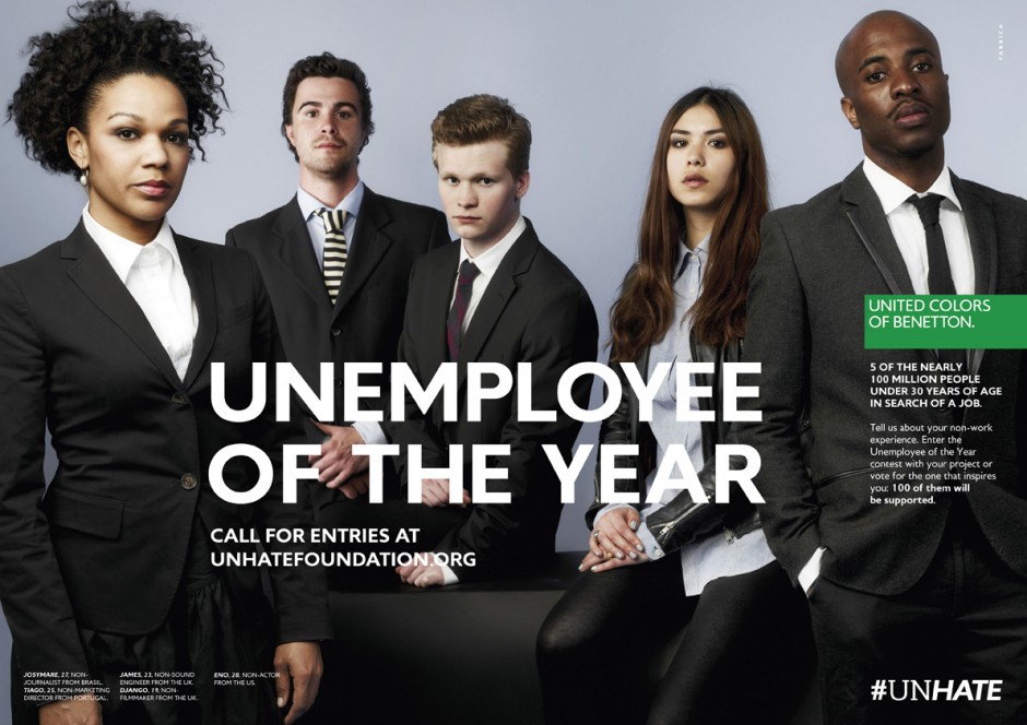 Publicité Benetton - Unemployee ot the year - La Fabrica - 2012 - 3 hommes et 2 femmes en costume - 5 of the nearly 100 million people under 30 years of age in search of a job - #unhate 