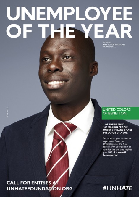 Publicité Benetton - Unemployee ot the year - La Fabrica - 2012 - Un homme en costume noir cravate rouge - Fam 27 Senegal- 1 of the nearly 100 million people under 30 years of age in search of a job - #unhate 