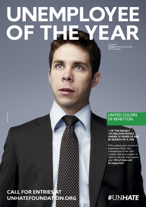 Publicité Benetton - Unemployee ot the year - La Fabrica - 2012 - Un homme en costume noir  - Thibaut 29 France- 1 of the nearly 100 million people under 30 years of age in search of a job - #unhate 