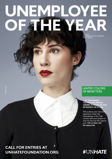 Publicité Benetton - Unemployee ot the year - La Fabrica - 2012 - Une femme élégante chemise blanche et pull noir - Katerina 30 Greece - 1 of the nearly 100 million people under 30 years of age in search of a job - #unhate 