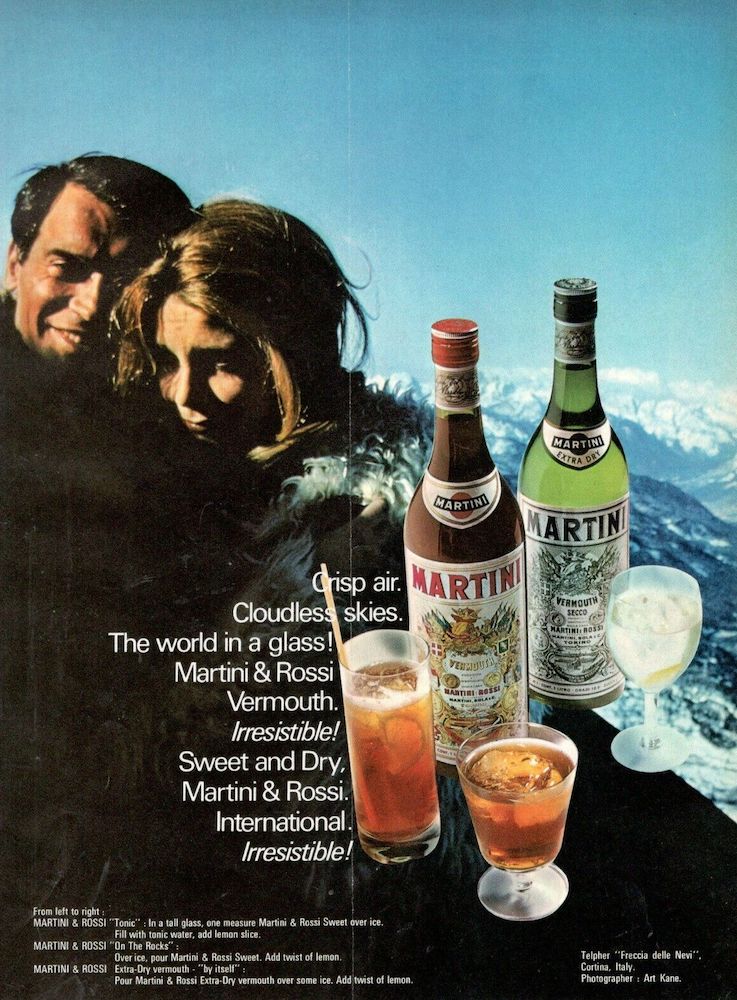 Publicité Martini - Couple devant un paysage de montagnes - Verres et bouteilles en surimpression - Cortina - 1969