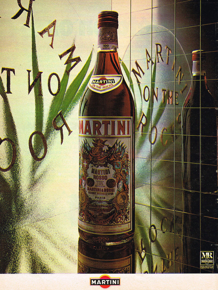 Publicité Martini - On the rocks - Lettres sur votre opaque, lisibles à l'endroit dans miroir - Bouteille Martini Rosso premier plan - Agence Alice - 1977