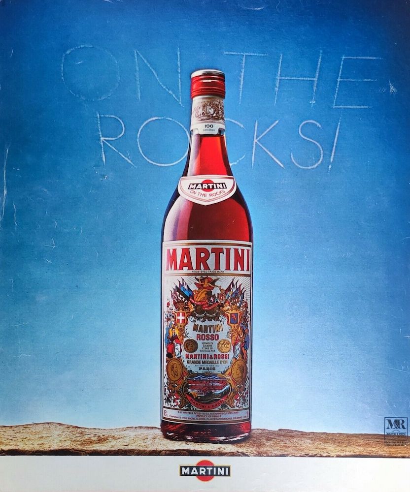 Publicité Martini - On the rocks - Lettres écrites dans le ciel - Bouteille Martini Rosso premier plan - Agence Alice - 1977