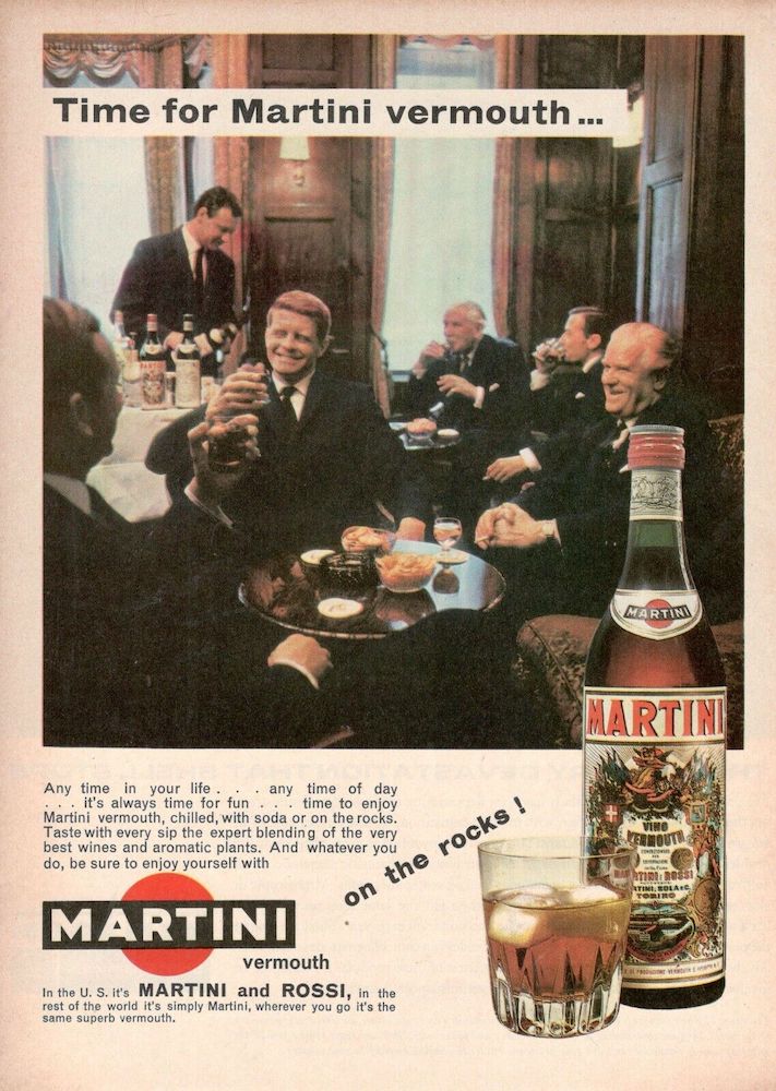 Publicité Martini - Time of your life - Martini Rosso - Réunion entre des hommes costumés - Années 60