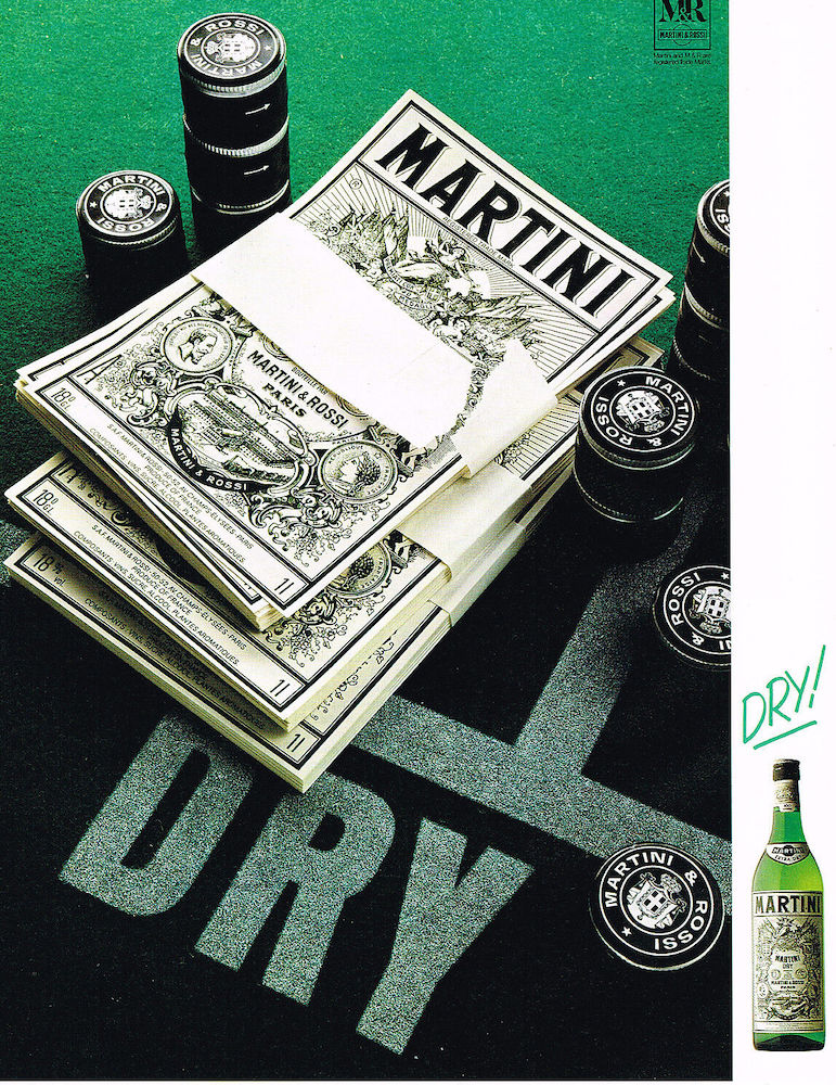 Publicité Martini - Liasse d'étiquettes et bouchons de bouteille sur un tapis vert - Ambiance casino - Dry - 1979