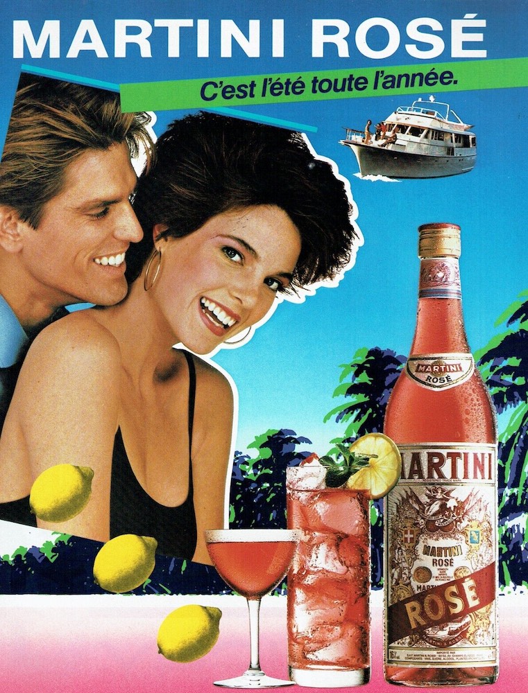 Publicité Martini — couple — bateau — citrons - Mise en page désordonnée - Martini Rosé et verres au premier plan - 1983