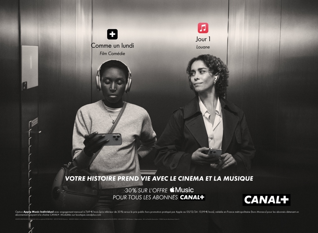Publicité Canal+ - Apple Music - Votre histoire prend vie avec le cinéma et la musique - Deux jeunes femmes dans l'ascenceur - Elle écoute "Jour 1" de Louane - Elle regarde "Comme un lundi" - Agence BETC Paris - 2024