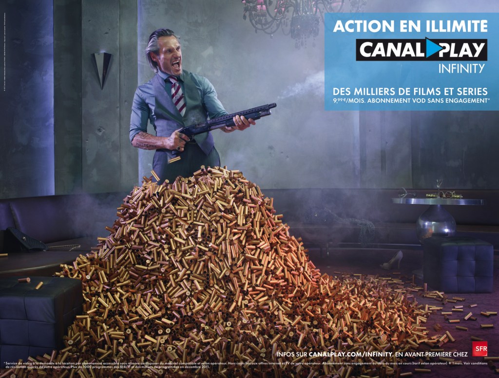 Publicité Canal+ - Canal Play - En illimité - Action en illimité - Il tire au fusil à pompe de façon illimitée - Agence BETC - 2011