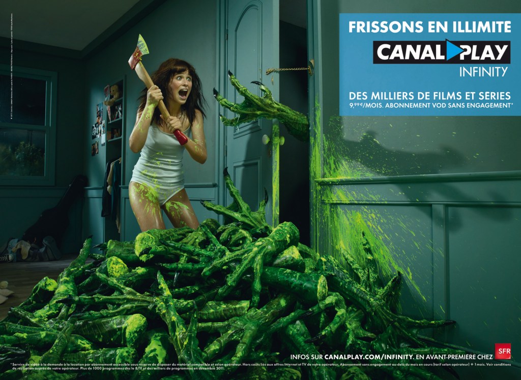 Publicité Canal+ - Canal Play - En illimité - Frissons en illimité - Elle coupe un bras d'extra-terrestre à l'infini - Agence BETC - 2011