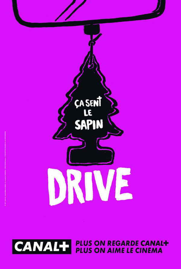 Publicité Canal+ - Plus on regarde Canal+, plus on aime le cinéma - Drive - ça sent le sapin - Sapin odorant accroché à un rétroviseur - BETC - 2012