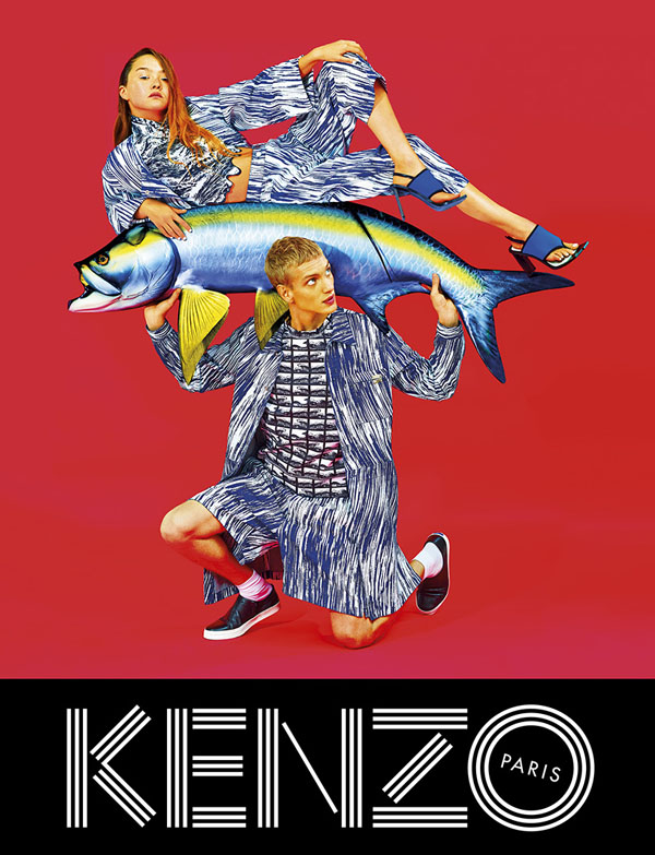 Publicité Kenzo - Collection Printemps-Été 2014 - Art contemporain - Homme portant un poisson avec une femme au-dessus