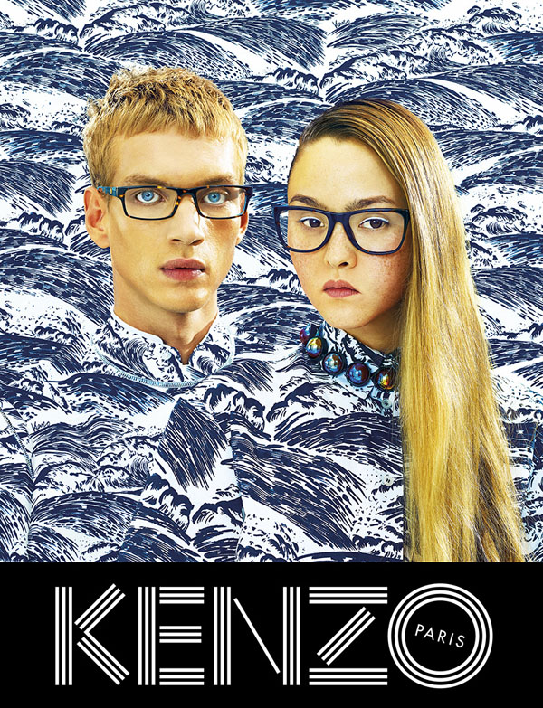 Publicité Kenzo - Collection Printemps-Été 2014 - Art contemporain - Visages d'homme et Femme avec lunettes au milieu des flots