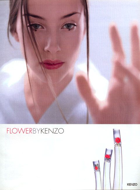 Publicité Kenzo - Flower by Kenzo - Parfum - Femme en kimono - Gros plan visage - 2002