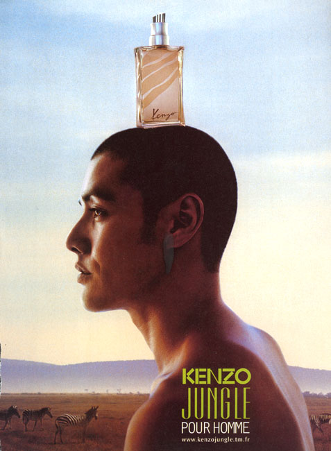 Publicité Kenzo - Kenzo jungle - Homme - Homme avec bouteille sur la tête devant un paysage de savane - zèbres - page simple