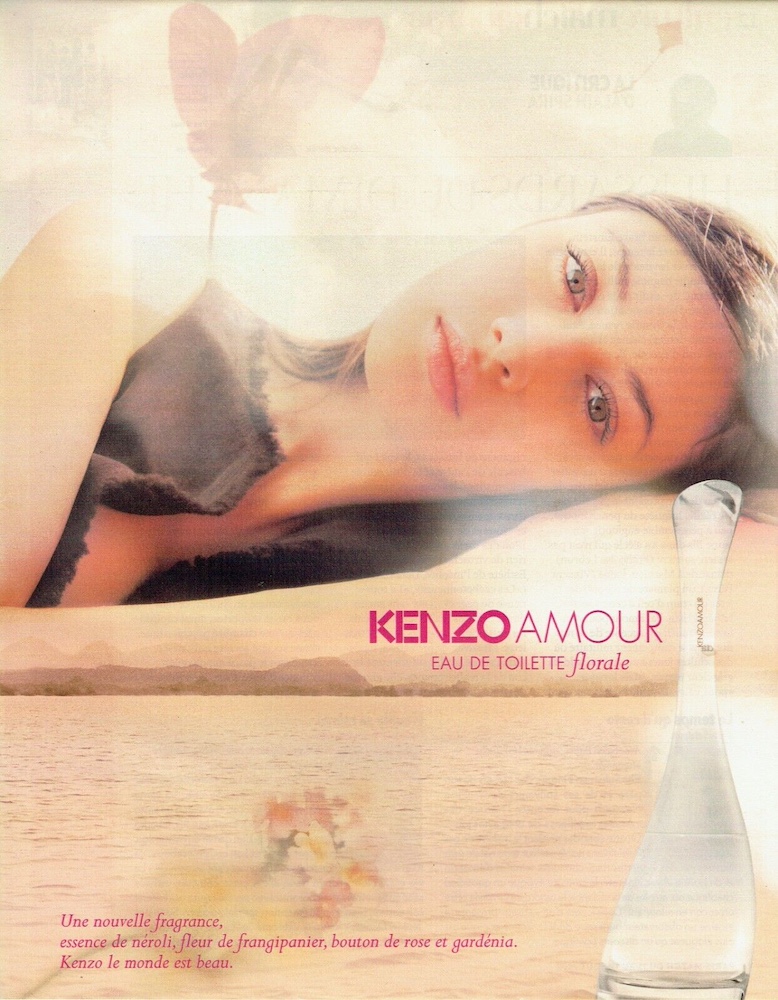 Publicité Kenzo - Kenzo Amour - Eau de toilette florale - Femme couchée - Images en surimpression - lac et fleur - 2009