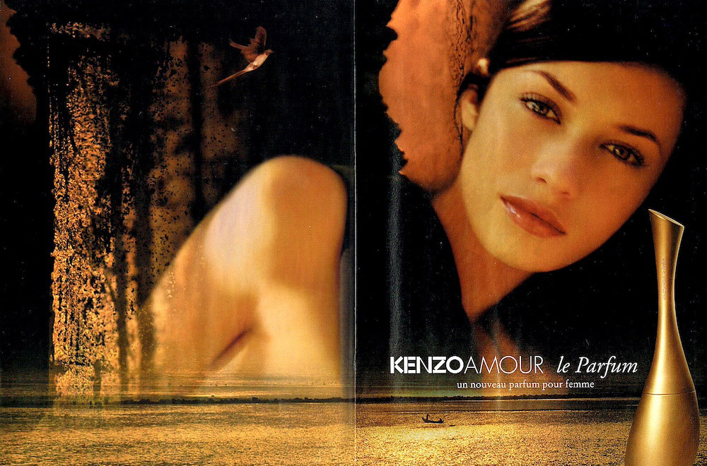 Publicité Kenzo - Kenzo Amour - Un nouveau parfum pour femme - Femme couchée - Images en surimpression - Lac avec barque - Faisan - 2009 - Double page
