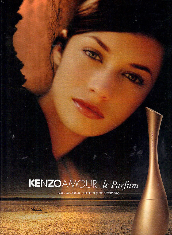 Publicité Kenzo - Kenzo Amour - Un nouveau parfum pour femme - Femme couchée - Images en surimpression - Lac avec barque - 2009 