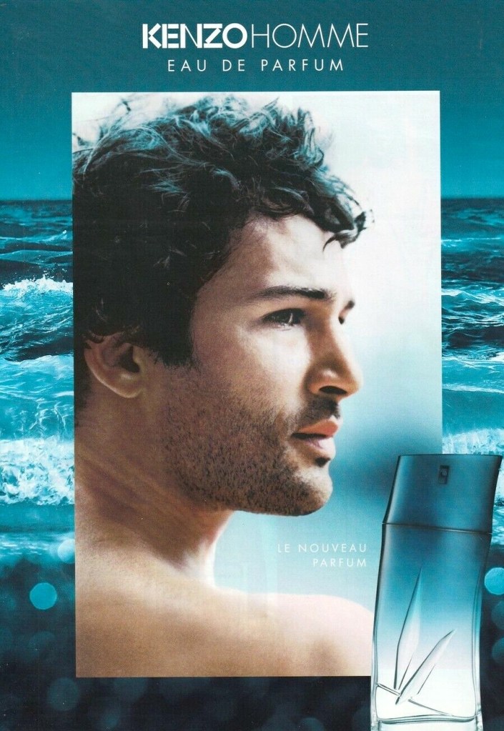 Publicité Kenzo - Kenzo Homme - Homme regardant sur la droite - Fond de mer agité - Packaging à droite - 2012