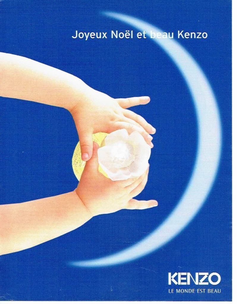 Publicité Kenzo - ça sent beau - Joyeux Noël et beau Kenzo - Mains d'enfant tiennent le produit sur fond bleu avec Lune - 1998