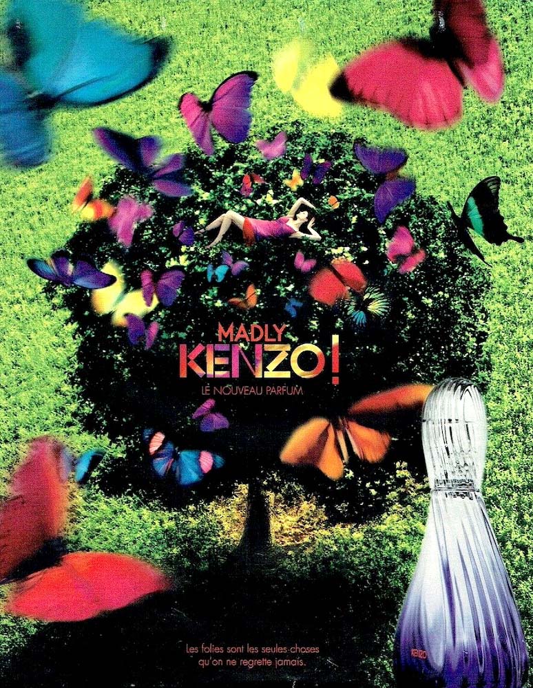 Publicité Kenzo - Parfum Madly - Femme couchée dans un arbre avec papillons au-dessus d'elle - 2011