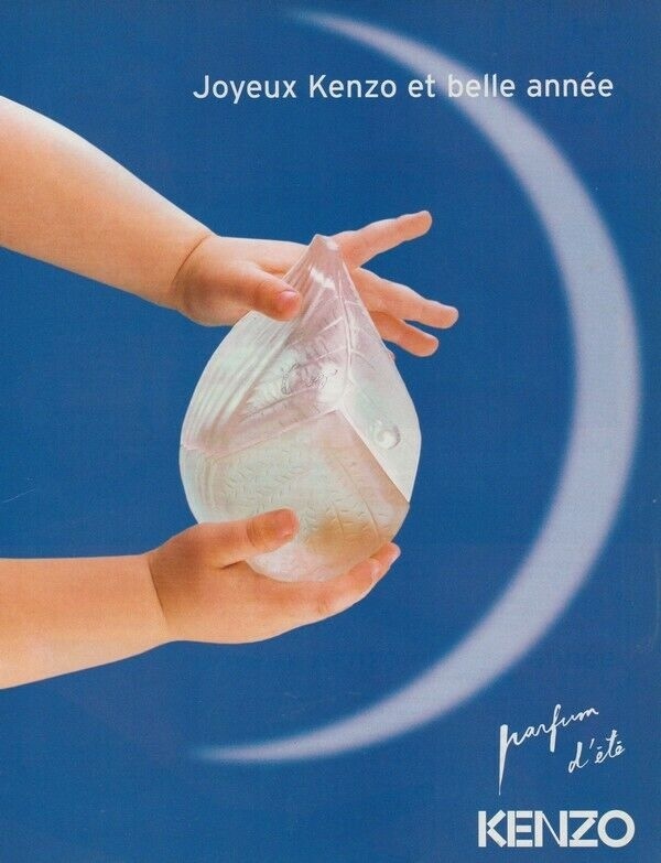 Publicité Kenzo - Parfum d'été - Joyeux Kenzo et belle année - Mains d'enfant tiennent le parfum sur fond bleu et lune - 1998