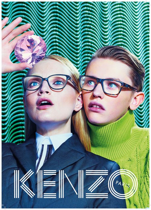 Publicité Kenzo - Lunettes - Couple jeune portant des lunettes regardent à travers une pierre précieuse - 2014