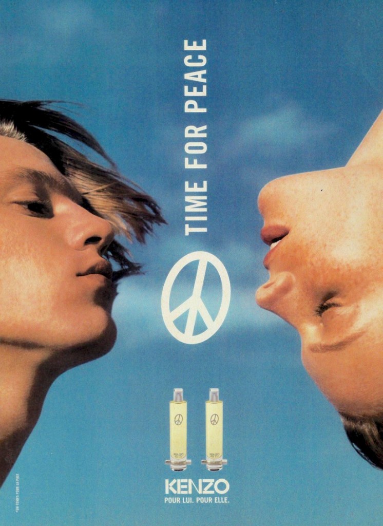 Publicité Kenzo - Parfum Time for Peace - Homme et femme avec fond de ciel bleu - Parfum pour elle et pour lui - 1991