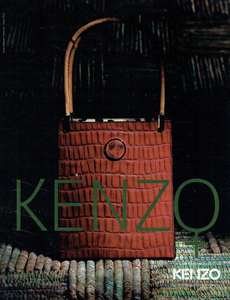 Publicité Kenzo - Sac - Pour que le monde reste beau - Sac en cuir sur du bois tressé- 1997