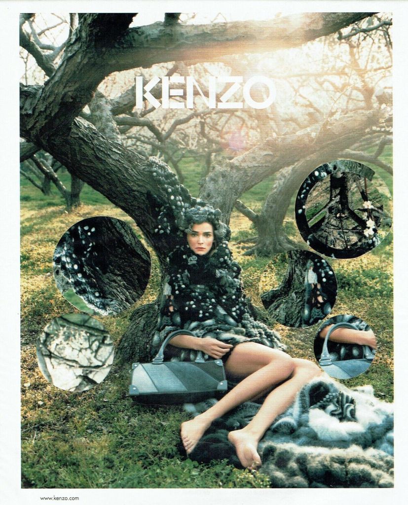 Publicité Kenzo - Sac - Femme sous un arbre avec un sac au bras - 2008