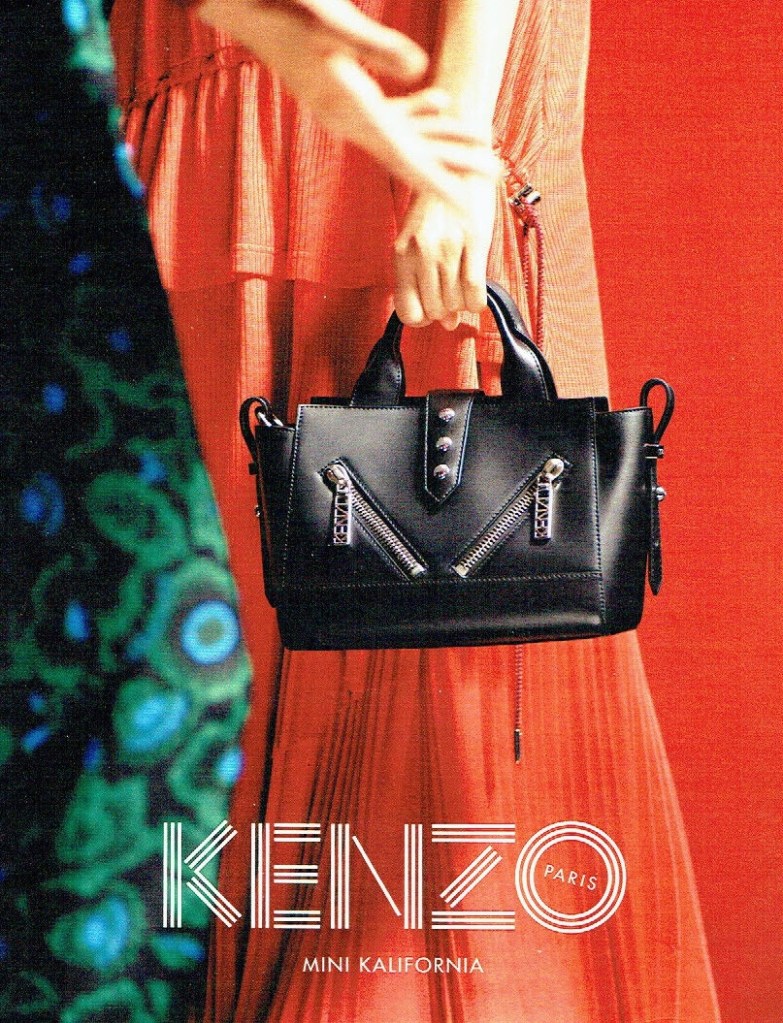Publicité Kenzo - Sac mini Kalifornia - Femme habillée en orange portant un sac noir - 2015 