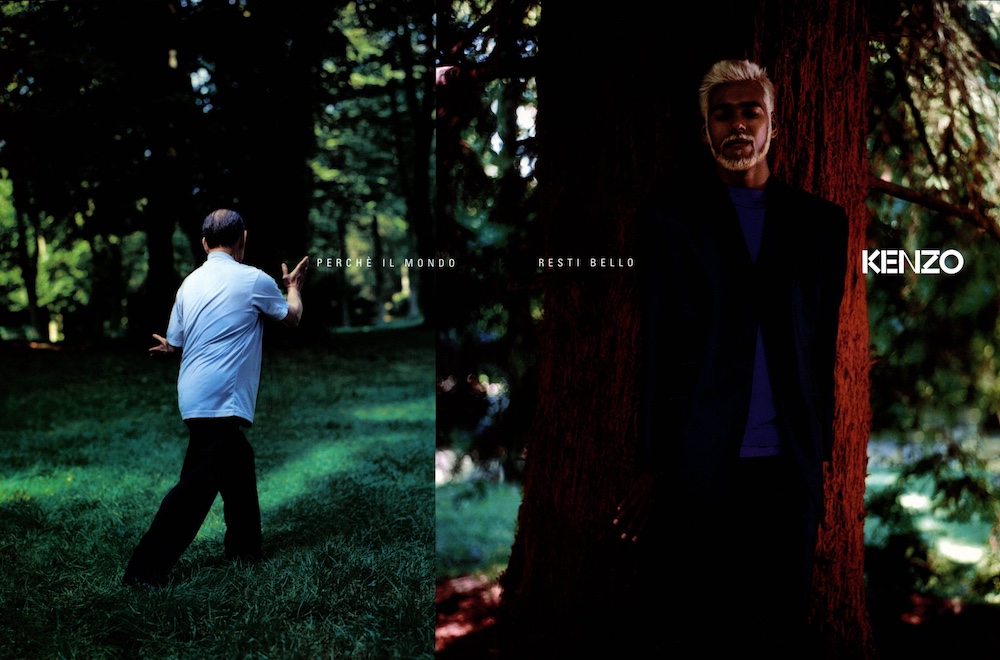 Publicité Kenzo - Pour que le monde reste beau - Prêt à porter 1998 - Homme en costume devant un arbre - Homme fait des figures de Taï Chi - Version italienne