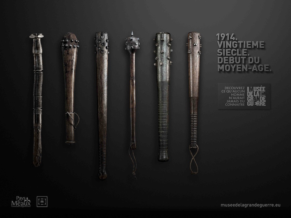 Affiche - Musée de la Grande Guerre - Meaux - Découvrez ce qu'aucun homme n'aurait dû jamais connaître - - 1914. Vingtième siècle. Début du moyen-âge - Massues - Agence DDB - 2015