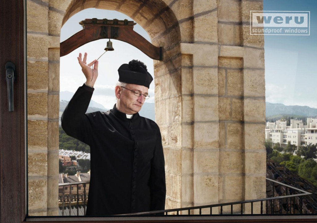 Publicité Weru - Fenêtre contre le bruit - Curé tirant sur une mini cloche - Agence Scholz&Friends - 2008