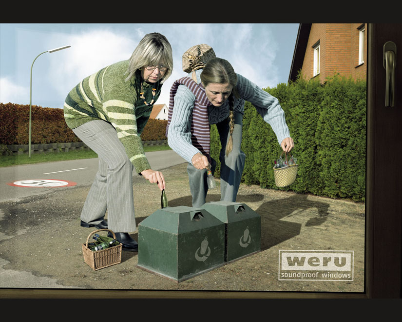 Publicité Weru - Fenêtre contre le bruit - Femmes déposant leurs petites bouteilles dans un mini-container - Agence Scholz&Friends - 2006