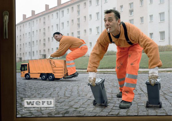 Publicité Weru - Fenêtre contre le bruit - Eboueur transportant des mini-poubelles - Eboueur sur un mini camion - Agence Scholz&Friends - 2005