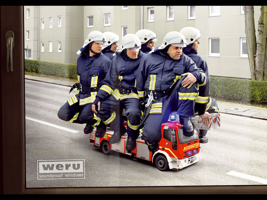 Publicité Weru - Fenêtre contre le bruit - Pompiers montés sur un mini camion - Agence Scholz&Friends - 2007
