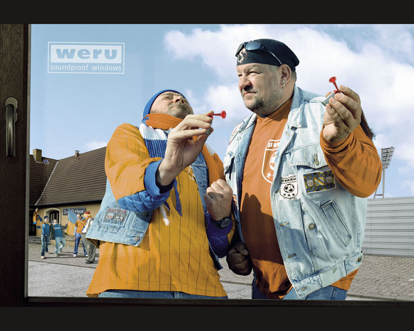 Publicité Weru - Fenêtre contre le bruit - Supporters avec une mini corne de brume - Agence Scholz&Friends - 2006