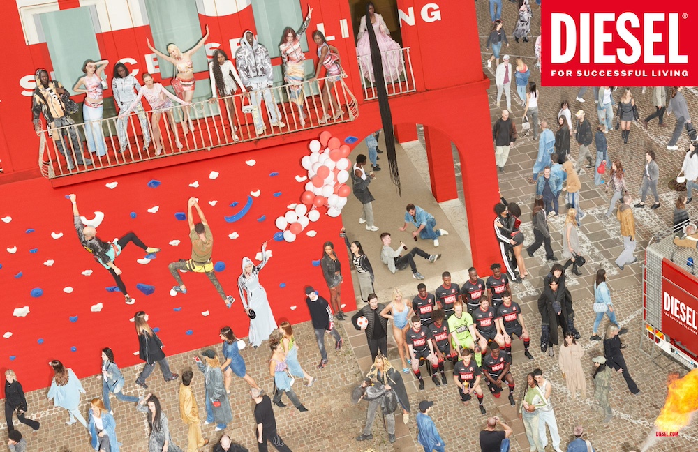 Publicité Diesel - Find the D - Collection Automne Hiver 2023 - Equipe de football - Escalade